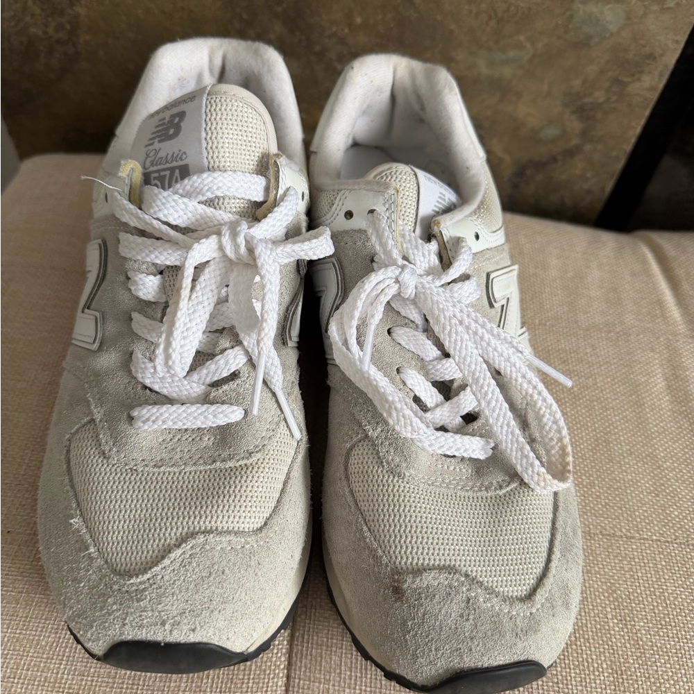 New Balance 574 Sneakers in Cream and White women’s 8